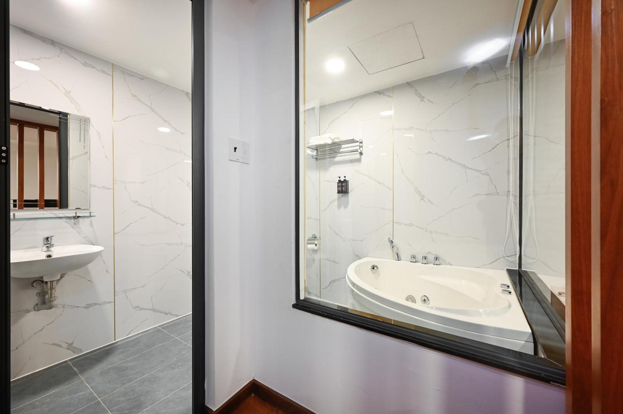 Khách sạn Yoko Airport Saigon 4*